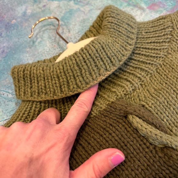 Vintage Olive Sweater - Picture 4 of 8